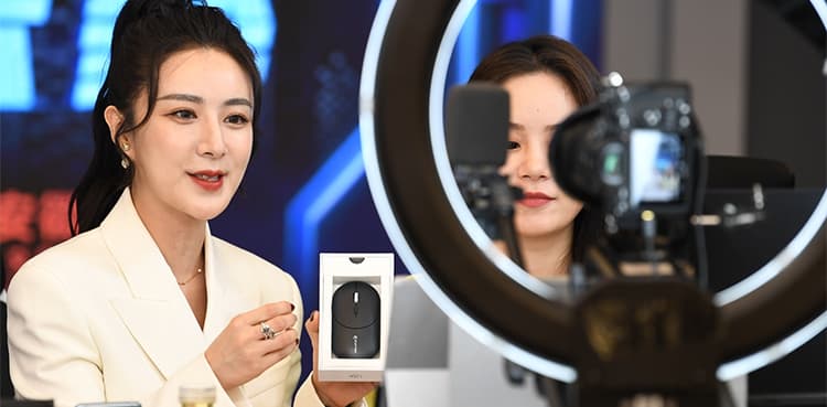 'Livestream queen' Viya's accounts disappear after record fine