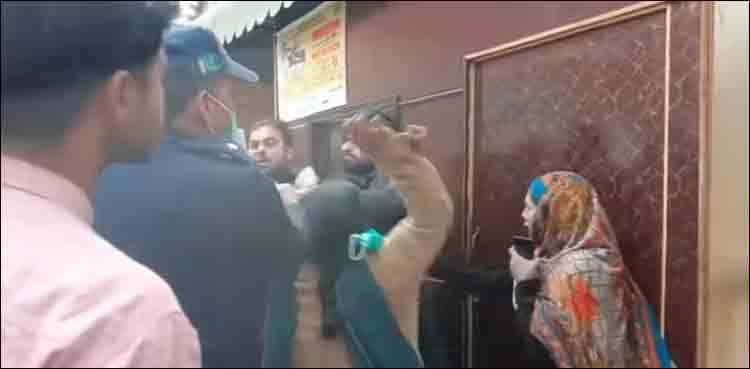Woman beats up husband in hospital as video goes viral