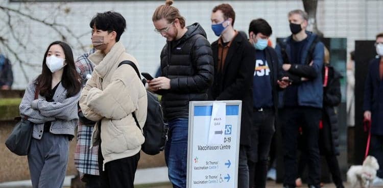 'Phenomenal' Omicron spread accounts for 40% of London infections