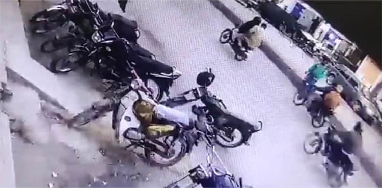 CCTV footage shows armed men killing ex-cop wanted in Arshad Pappu murder