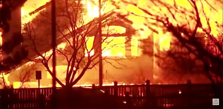 Colorado grass fire destroys hundreds of homes, displaces thousands