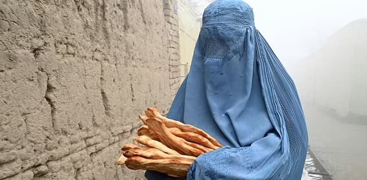 Taliban order Afghan women to cover faces again