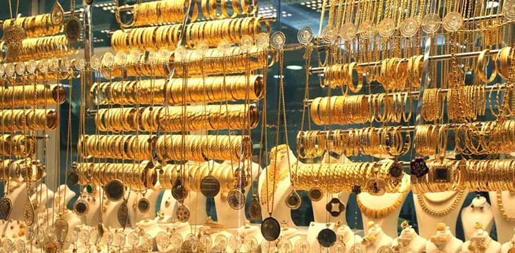 Gold prices decline in Pakistan