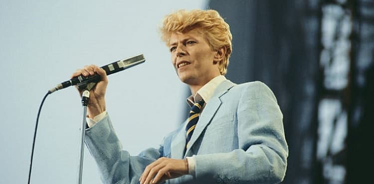 Warner Group purchases David Bowie's work catalog