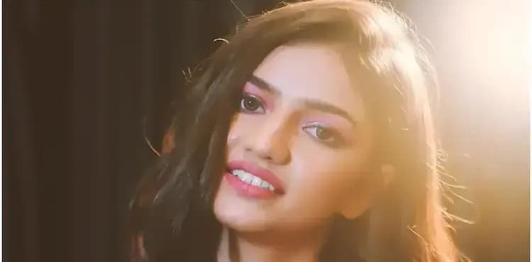Model attempts suicide, jumps off sixth floor