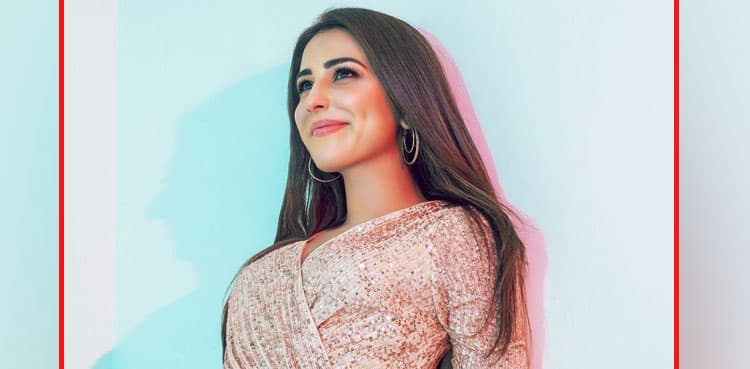 Ushna Shah's Valentines Day 2022 post goes viral