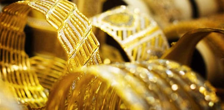 Gold prices edge up in Pakistan despite fall in global market