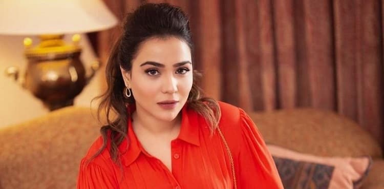 Humaima Malick's Instagram posts about 'Love' grab attention