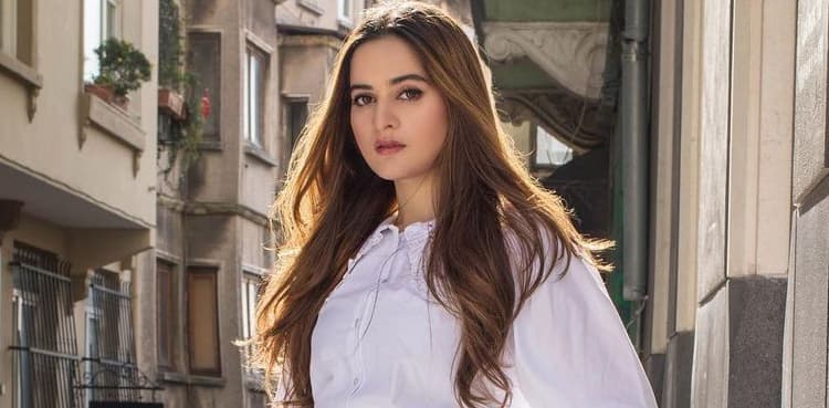 Actor Aiman Khan reaches another milestone
