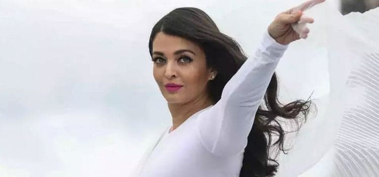 Fan complains to Abhishek Bachchan about wife Aishwarya Rai