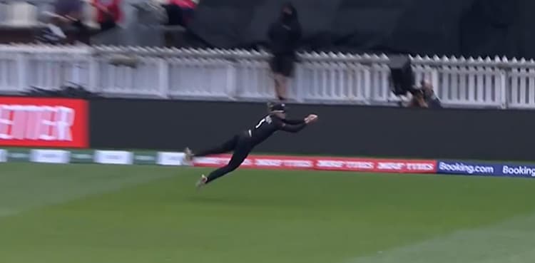 New Zealand's Maddie Green takes amazing catch versus Australia; video goes viral