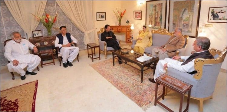 PM Imran Khan arrives in Parliament Lodges, meets GDA lawmakers