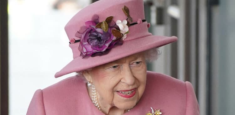 Queen Elizabeth using a wheelchair?