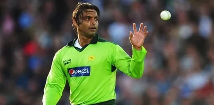 Shoaib Akhtar lists 'top three cricketers' of all time