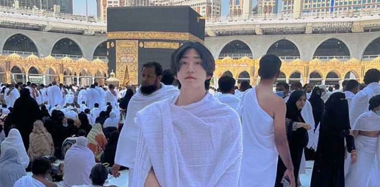 K-Pop singer Dawood Kim performs umrah