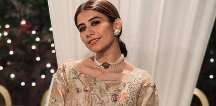 VIRAL: Syra Yousuf flaunts 'summer look' in the latest video