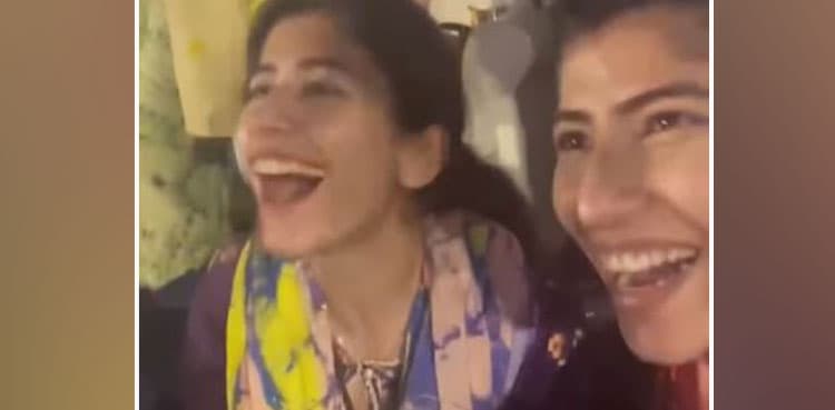Viral: Syra Yousuf sings Jazba-e-Junoon in PTI's Karachi rally