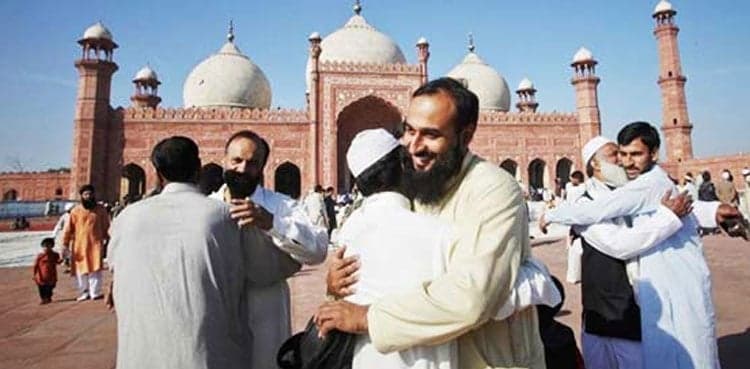 Pakistan celebrates Eid-ul-Fitr without COVID-19 restrictions after two years