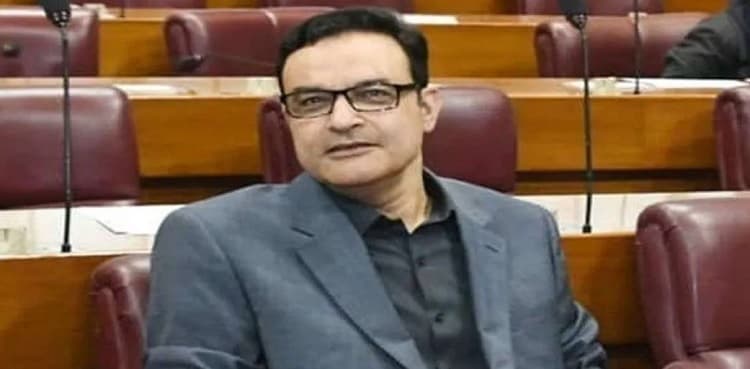 Noor Alam Khan decides to join JUI-F