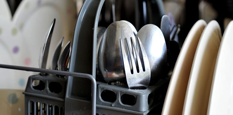 No takers for dishwashing job until restaurant offers S$3,500 salary