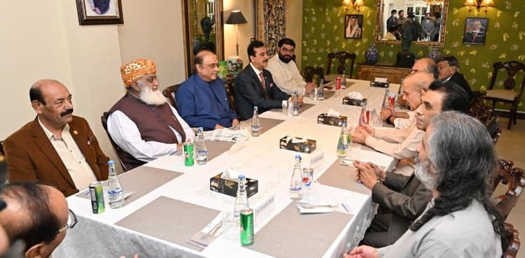 Asif Ali Zardari hosts dinner for coalition parties