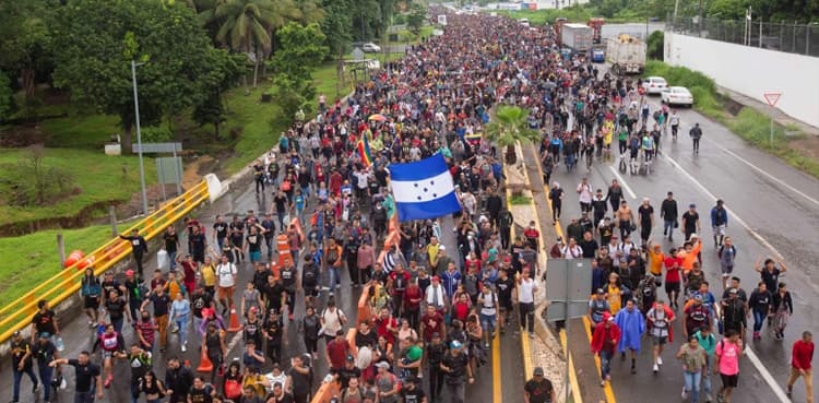 Thousands of migrants leave southern Mexico for US