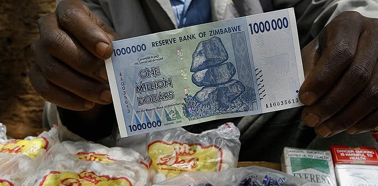 Zimbabwe central bank hikes interest rate to 200%