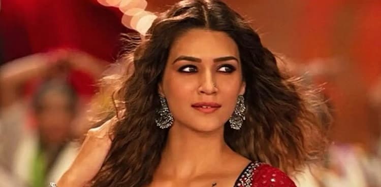 Of Pizzas and Pajamas: Kriti Sanon celebrated 'Mimi' National Award with family