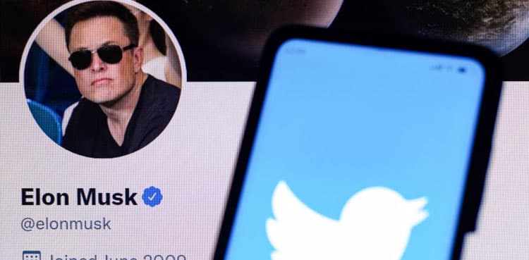 Elon Musk visits Twitter headquarters ahead of takeover deadline