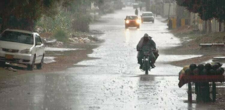 Rain lashes Sindh districts, dust storms in Balochistan