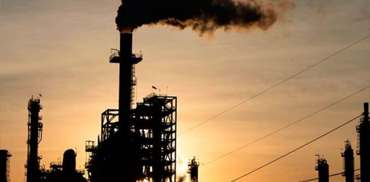 Oil extends losing streak on fears Fed hike will dampen fuel demand