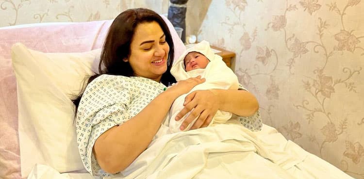 Kiran Tabeir shares latest pictures of her baby girl
