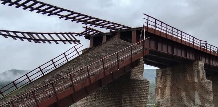 Quetta train service suspended after bridge collapses in Bolan