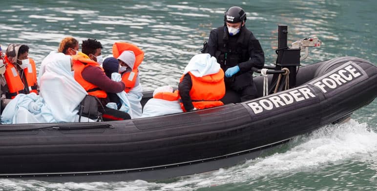 Record number of migrants arrive in Britain in boat crossings