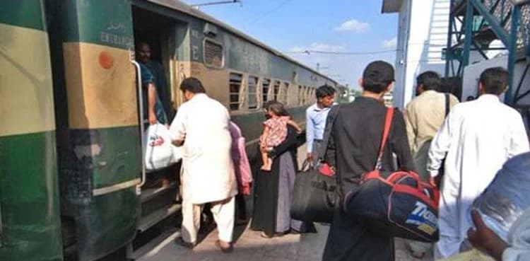 Karachi-bound passenger train escapes dangerous accident