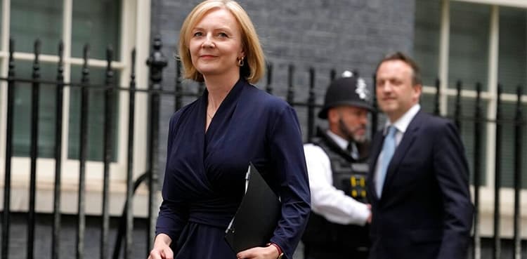 UK govt: no spending cuts, no reverse on tax cuts