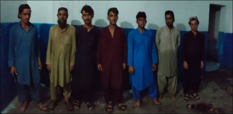 26 illegal Afghan immigrants arrested in Karachi