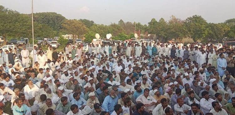 Farmers threaten to block nationwide roads if demands not met by Monday