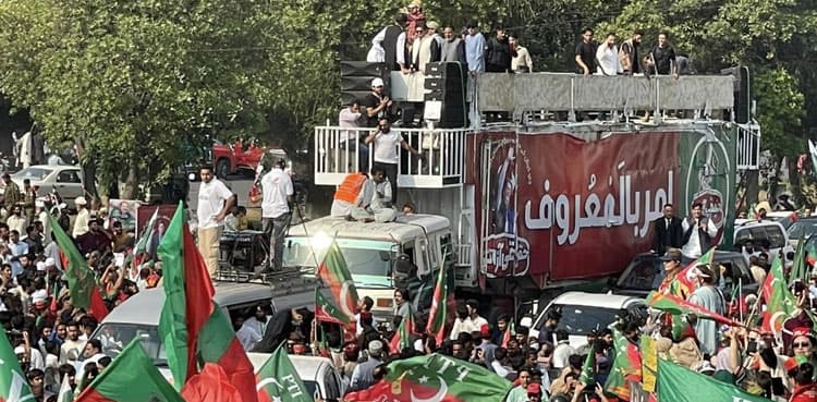 PTI writes to PEMRA against hateful advertisement campaign against their long march