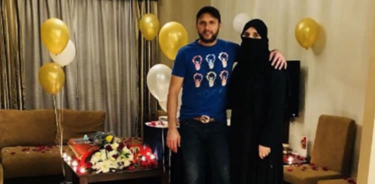 Shahid Afidi writes heartfelt note for wife on wedding anniversary