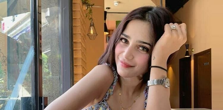 Aima Baig cheers Green Shirts following Pak vs India defeat
