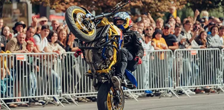 Stunt rider performs longest no-hands motorcycle wheelie ever