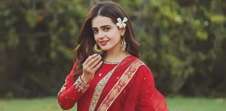 Sumbul Iqbal Khan drops jaws with latest pictures