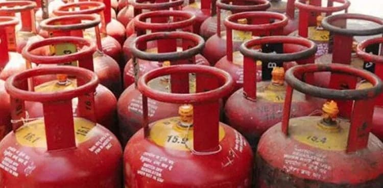 Govt reduces LPG price for January