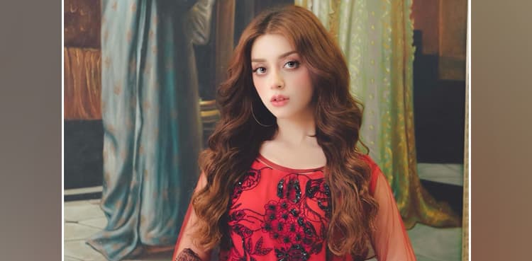 Alizeh Shah wins social media with latest pictures