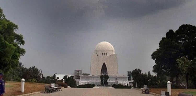 Karachi receives light rainfall, drizzling