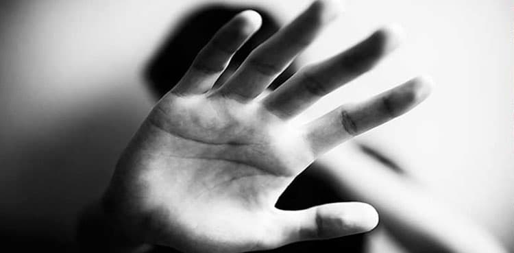 Acid attack leaves two injured in Nawabshah