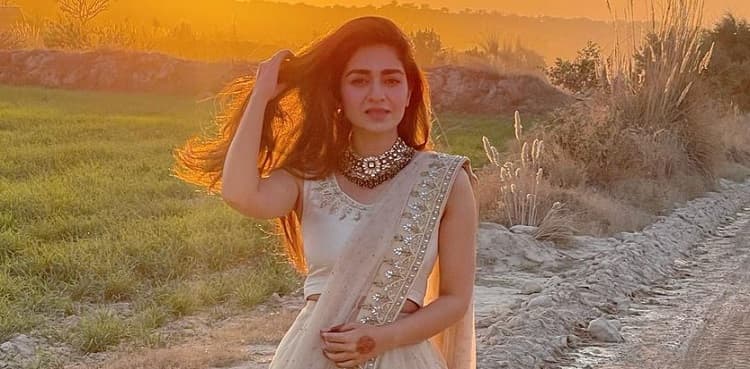 Hajra Yamin stuns in desi glam: See pictures