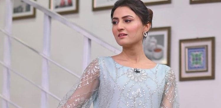 Tanya Hussain turns heads with elegant pictures