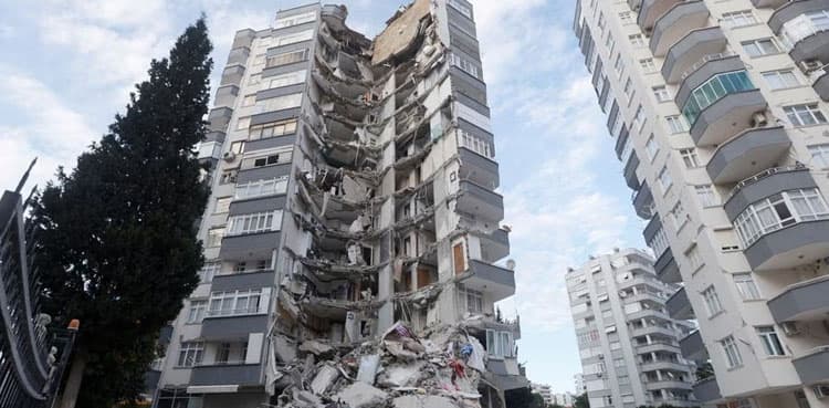 Turkiye-Syria quake death toll passes 7,800